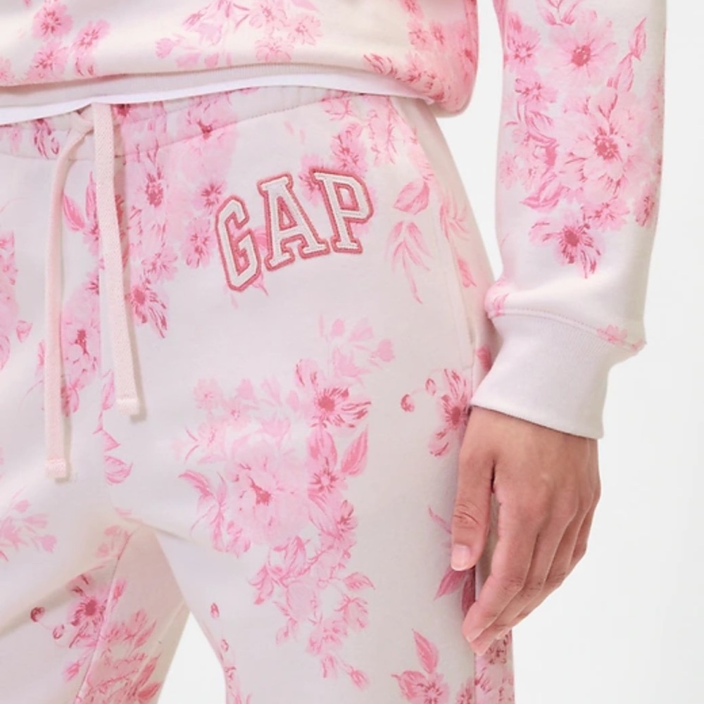 GAP Pink Floral Lounge Set - Picture 8 of 9